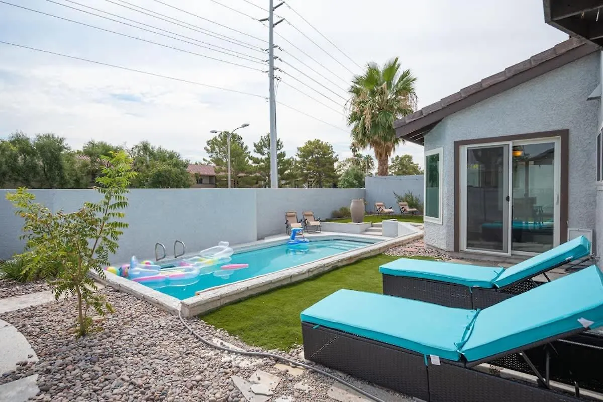 Poolside Paradise On The Strip ラスベガス 別荘